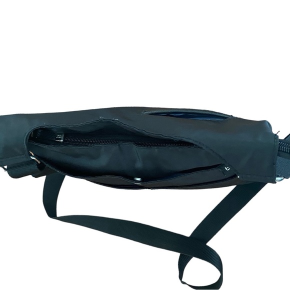 Baggallini Cross Over Crossbody black bag RFID Protection - Picture 6 of 16